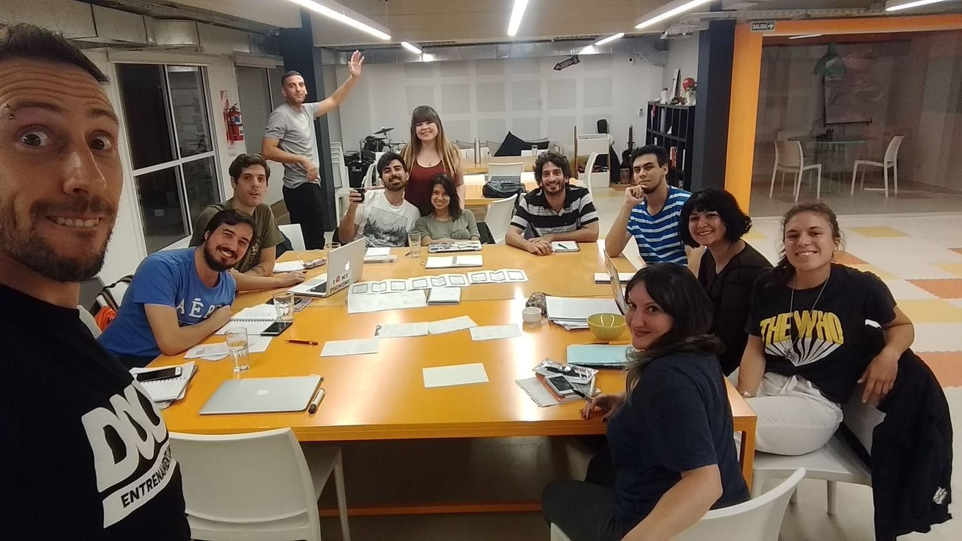 A crowded group selfie of a class celebrating at the end of a course